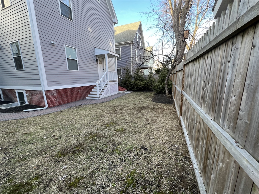 161 Lowell St # 1