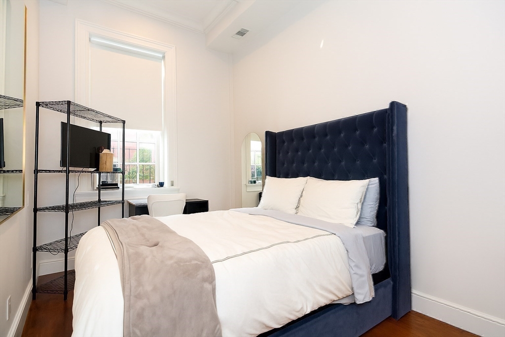 288 Commonwealth Ave # 1