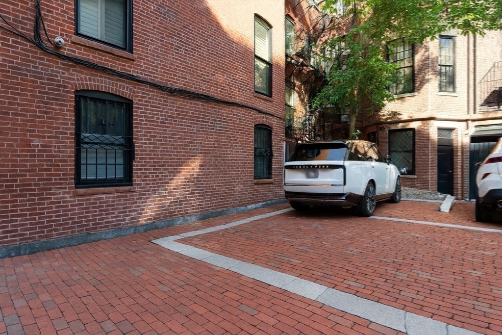 288 Commonwealth Ave # 1