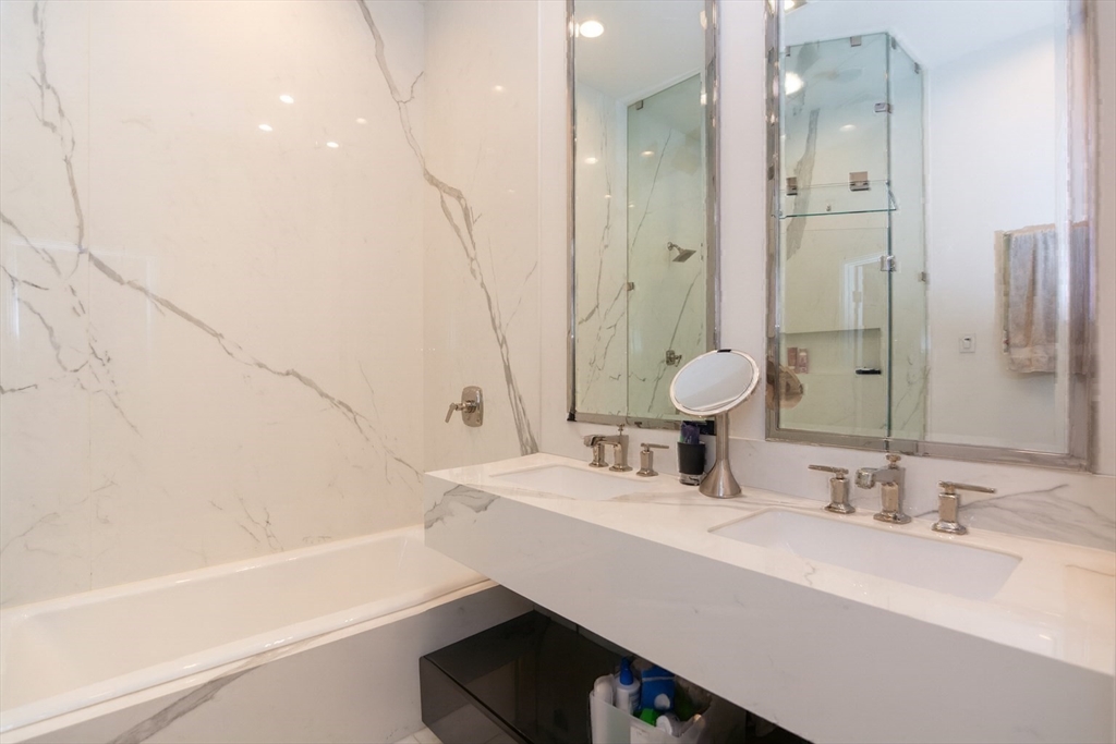 288 Commonwealth Ave # 1