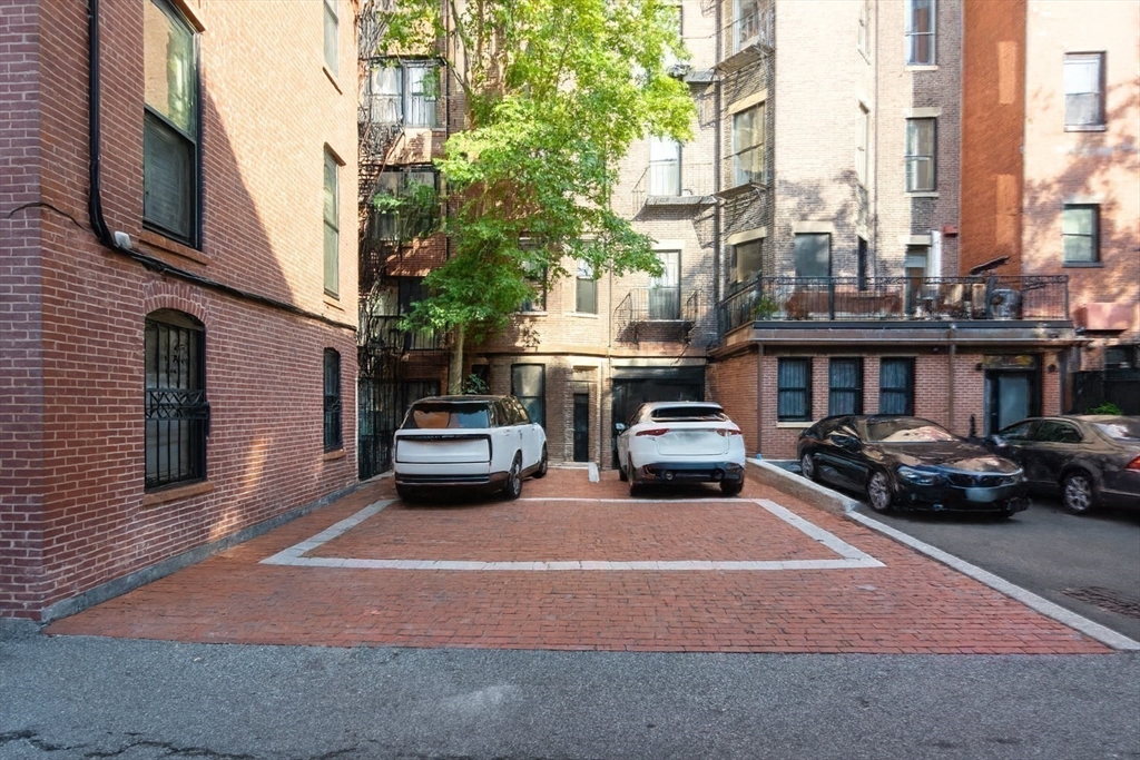 288 Commonwealth Ave # 1