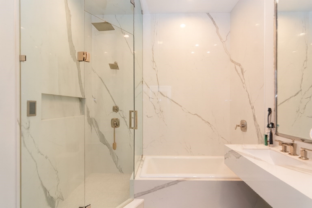 288 Commonwealth Ave # 1