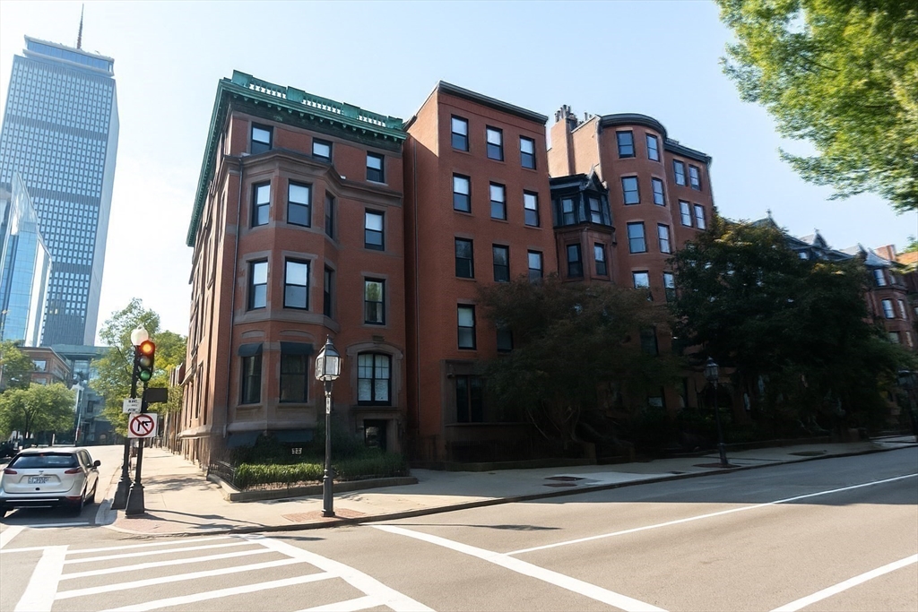 288 Commonwealth Ave # 1