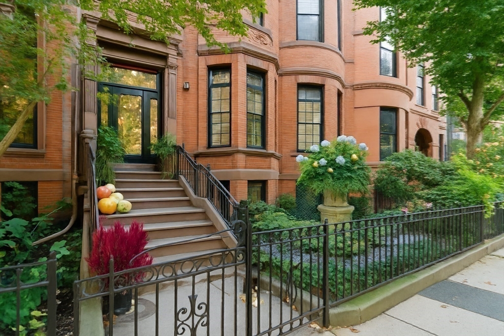 288 Commonwealth Ave # 1