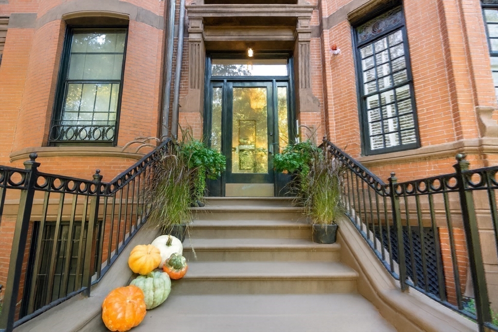 288 Commonwealth Ave # 1