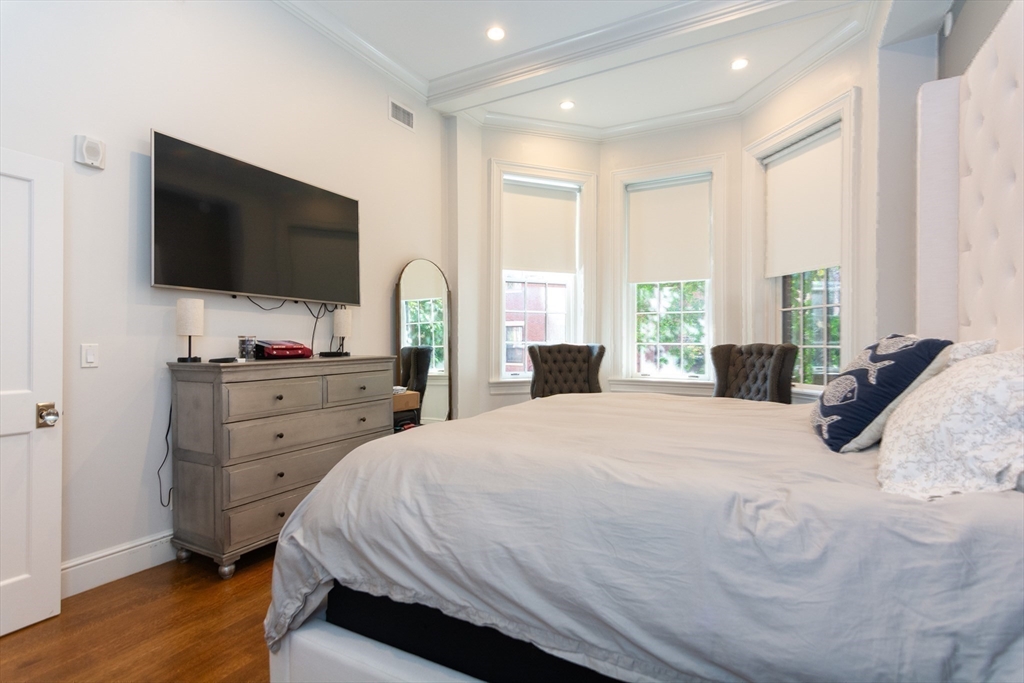 288 Commonwealth Ave # 1