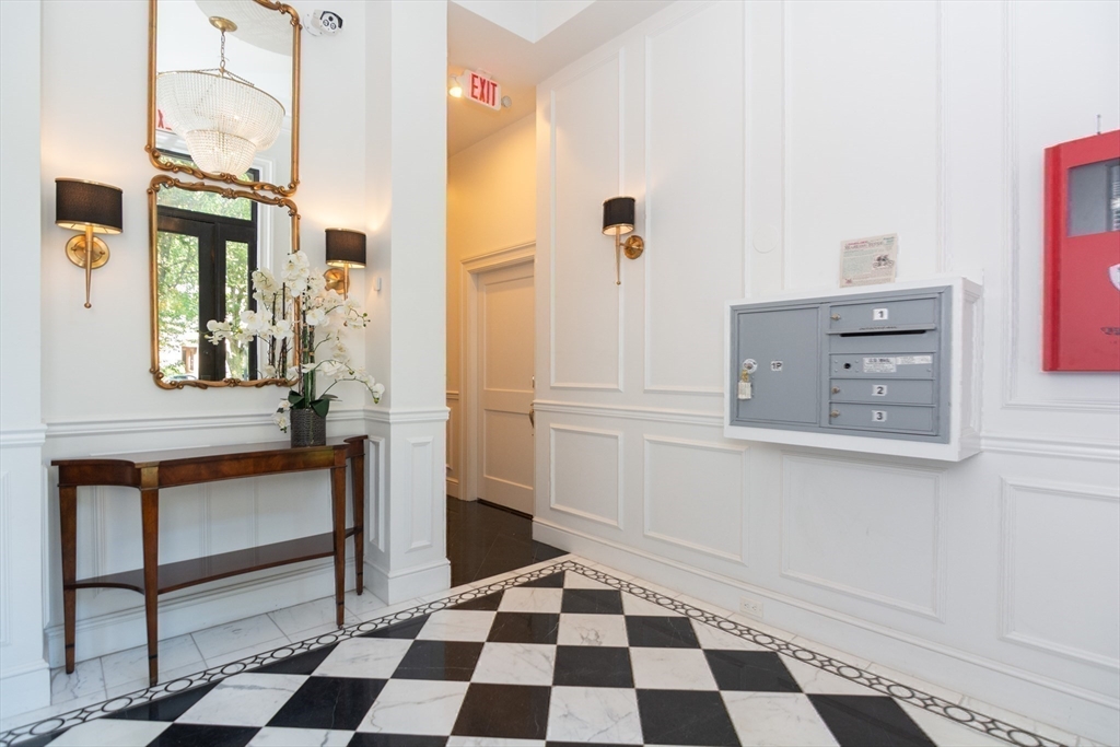 288 Commonwealth Ave # 1