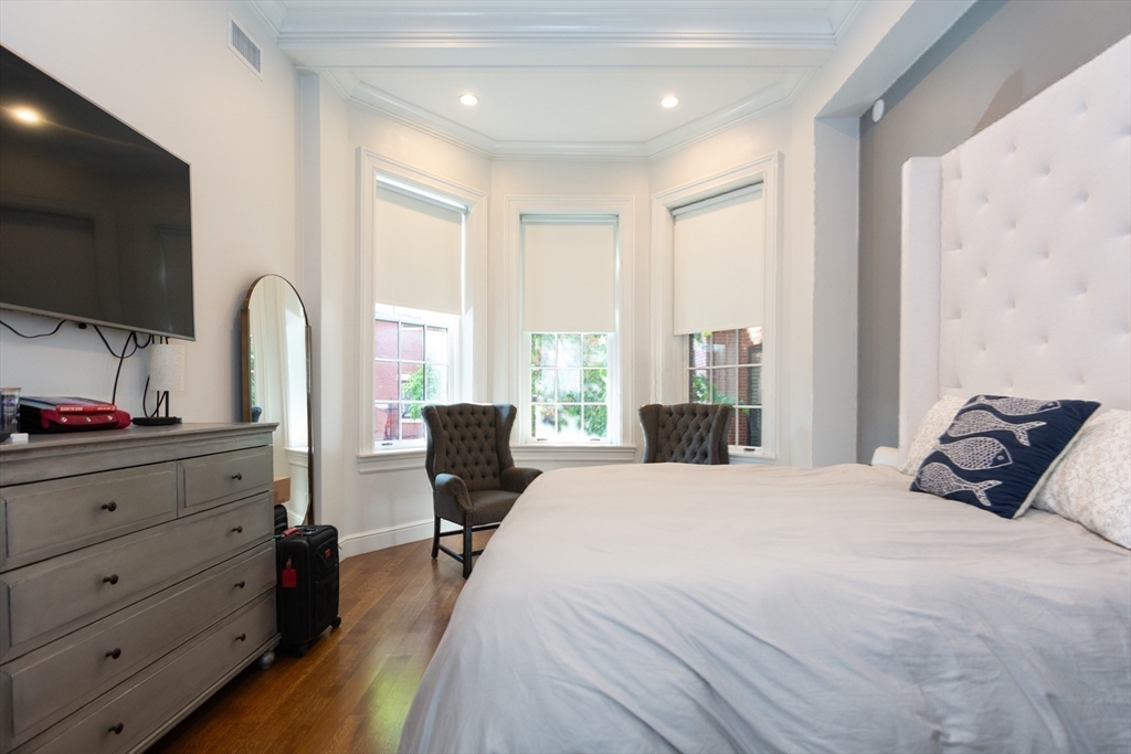 288 Commonwealth Ave # 1