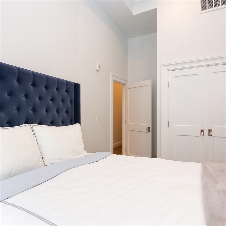 288 Commonwealth Ave # 1