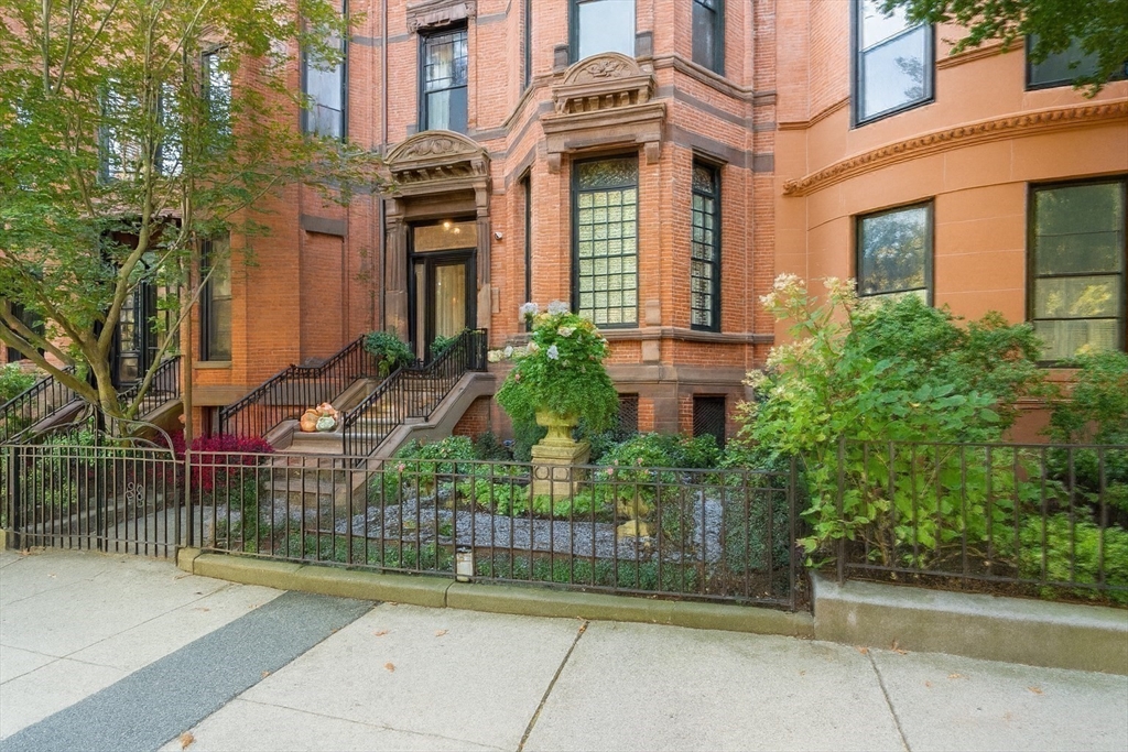 288 Commonwealth Ave # 1