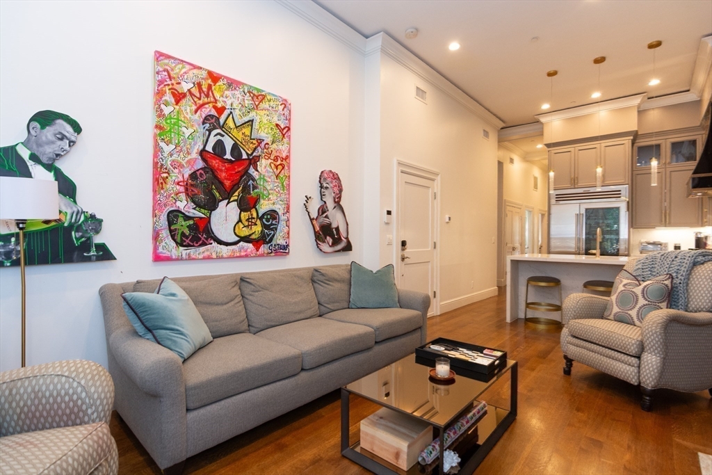 288 Commonwealth Ave # 1