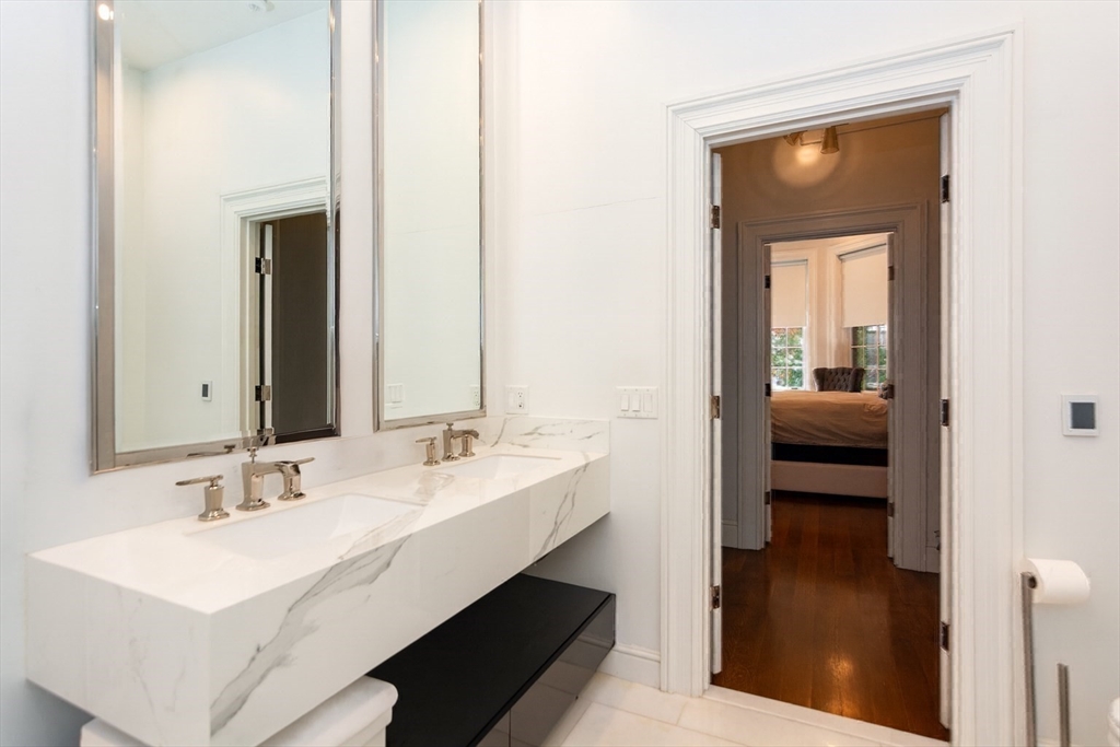 288 Commonwealth Ave # 1