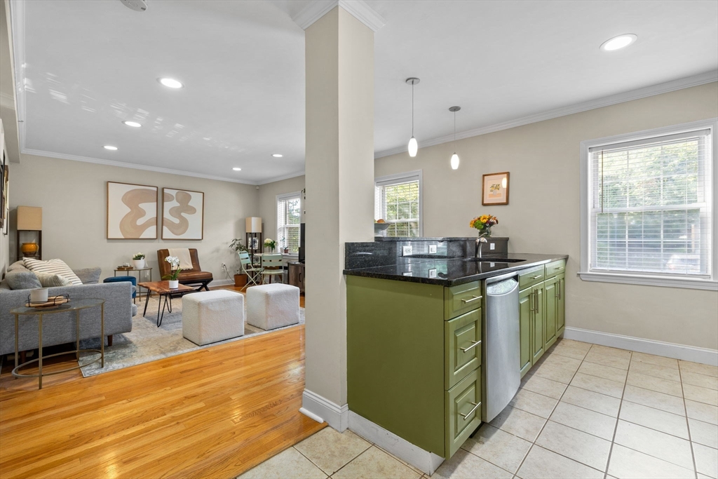 27-29 Commonwealth Ave # 9