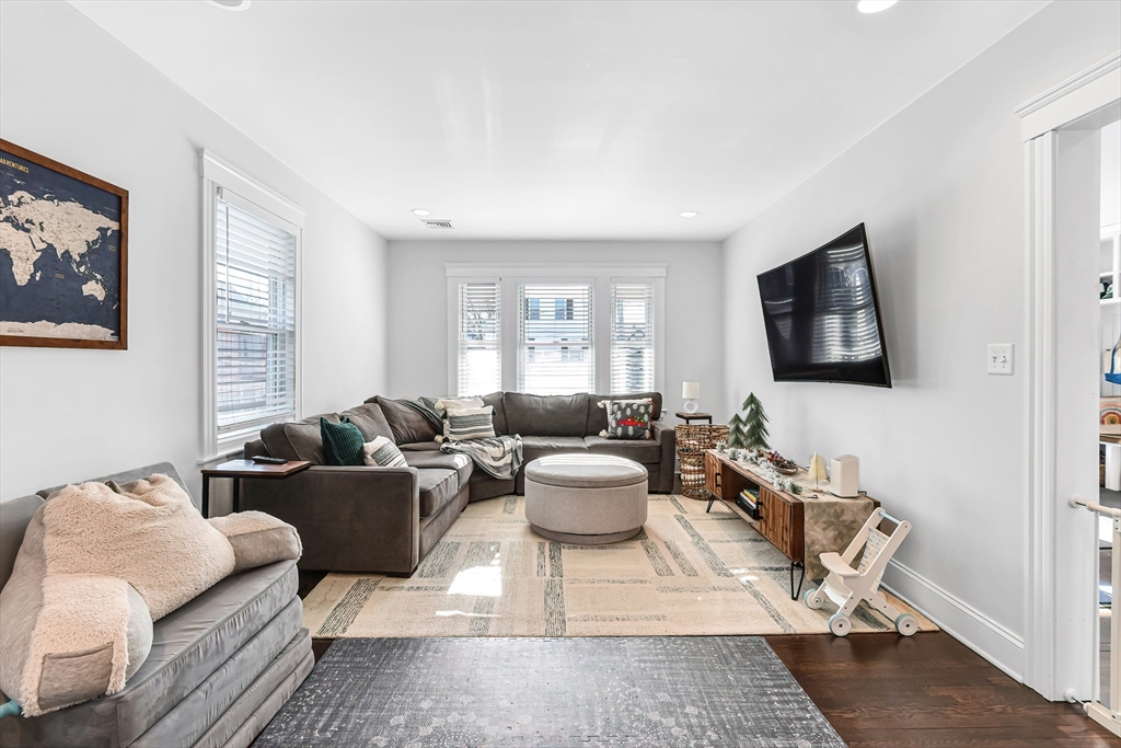 58 Metropolitan Ave # 2