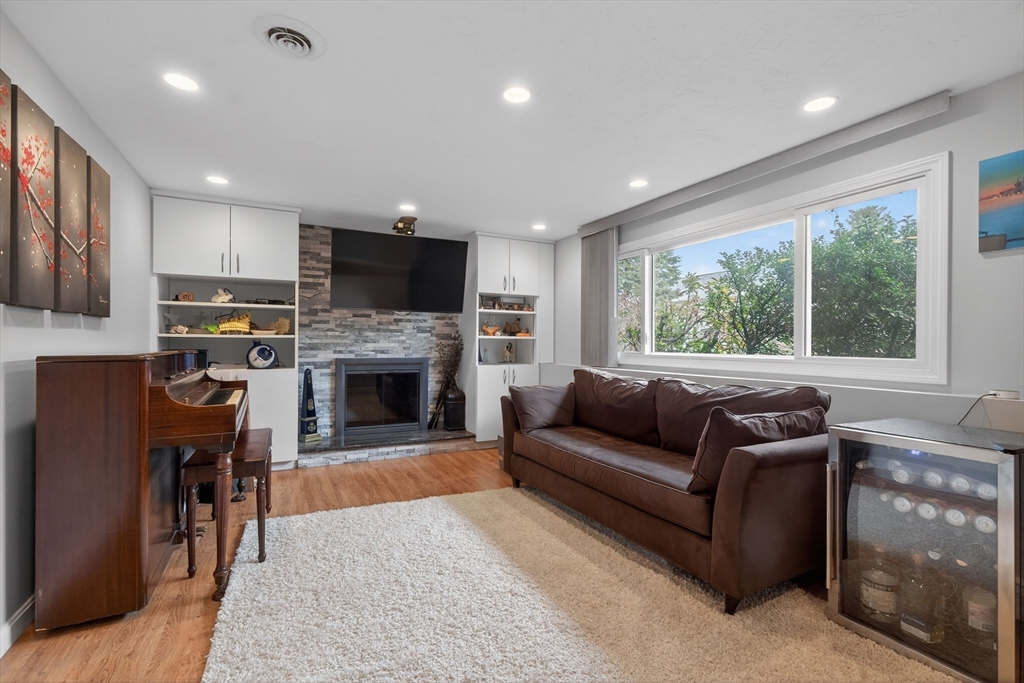 50 Meetinghouse Cir