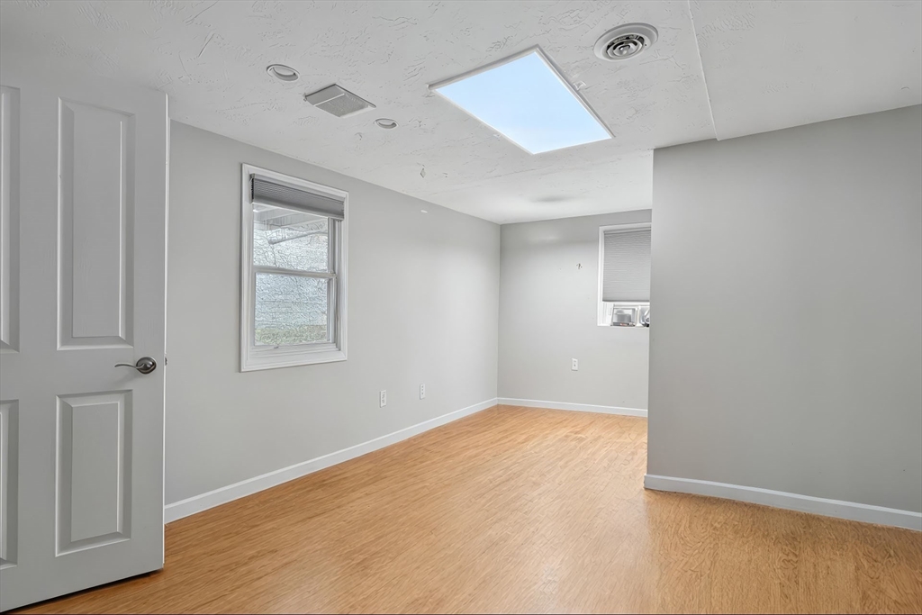 50 Meetinghouse Cir