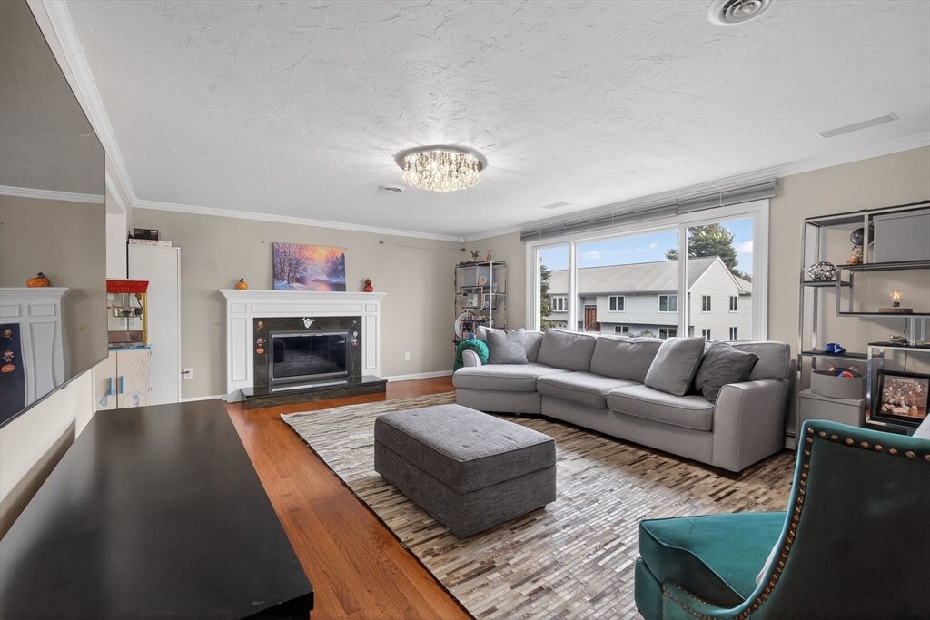 50 Meetinghouse Cir