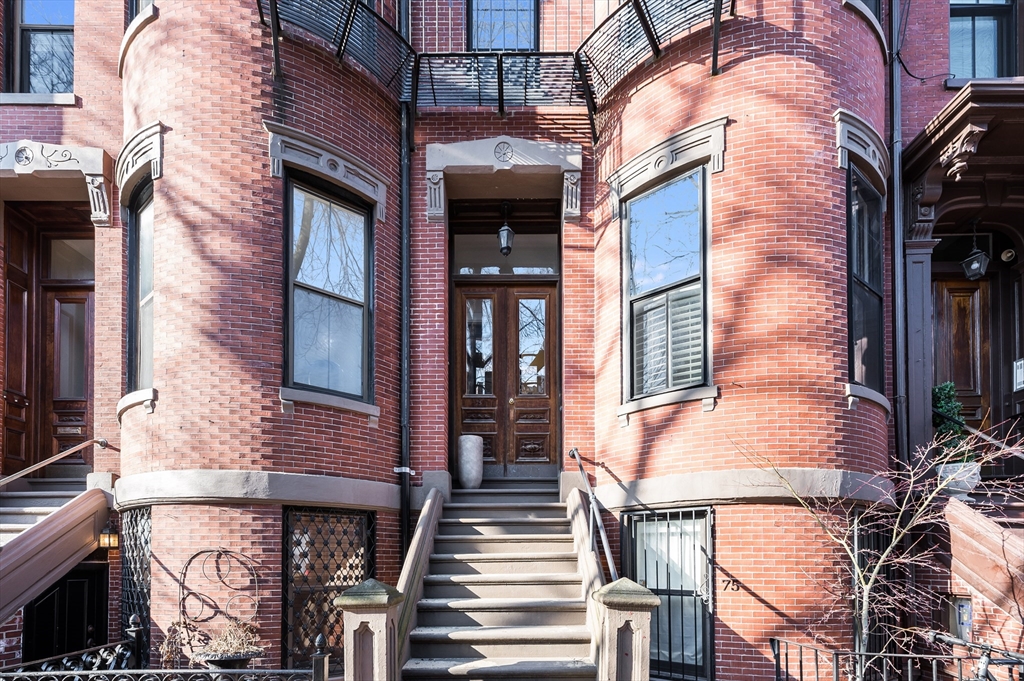 75 Montgomery St # 4