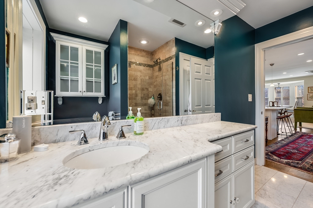 75 Montgomery St # 4
