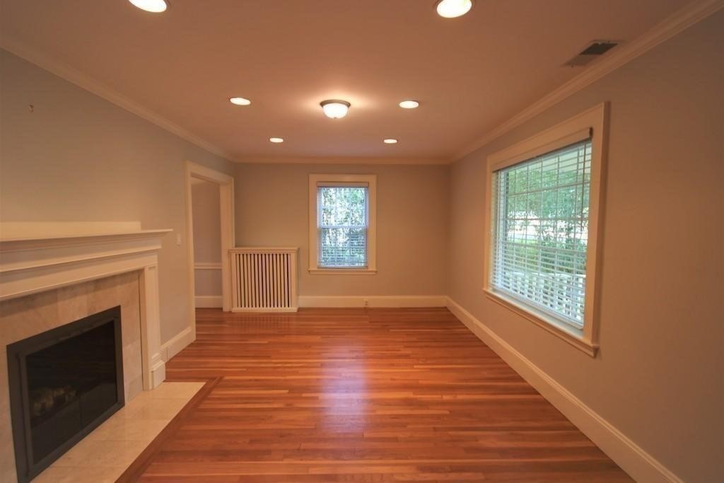 30 Farmcrest Ave