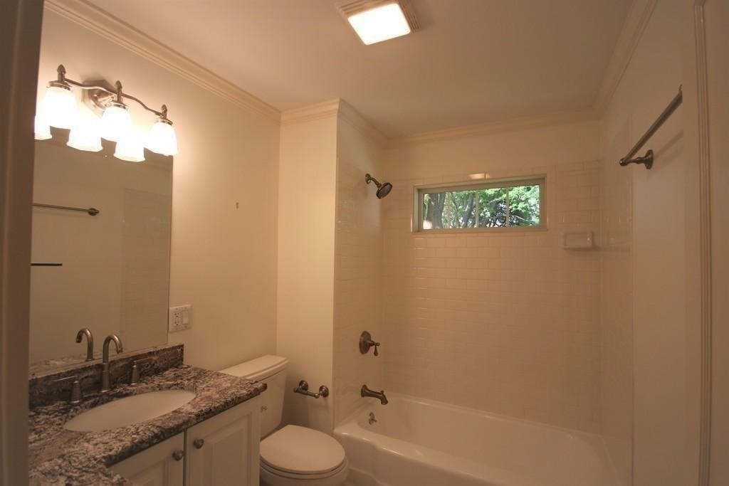 30 Farmcrest Ave