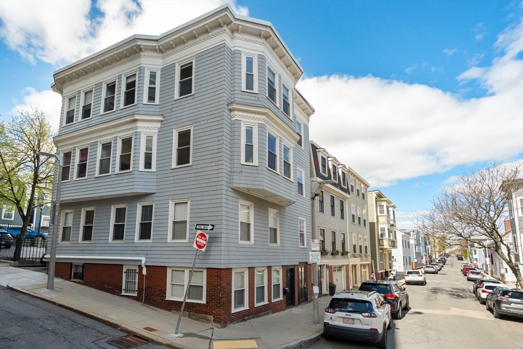 6-8 Bartlett St # 3