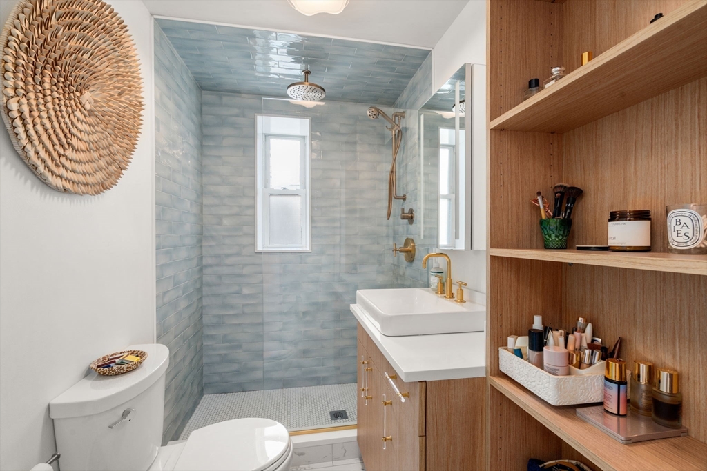 6-8 Bartlett St # 3