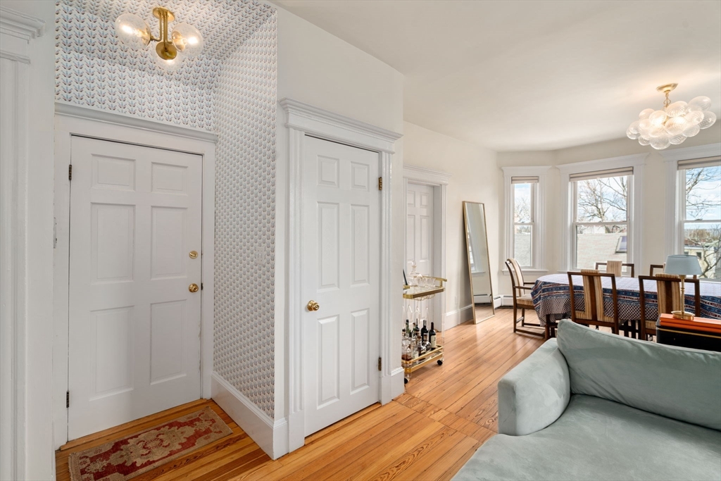 6-8 Bartlett St # 3
