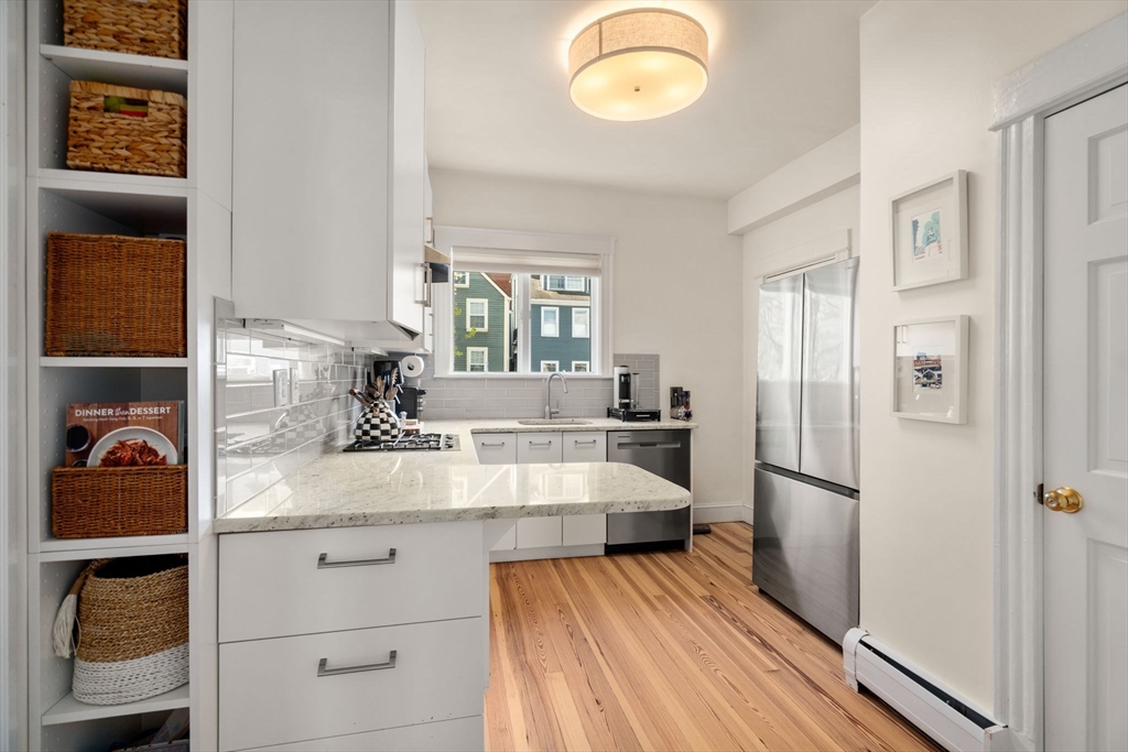 6-8 Bartlett St # 3