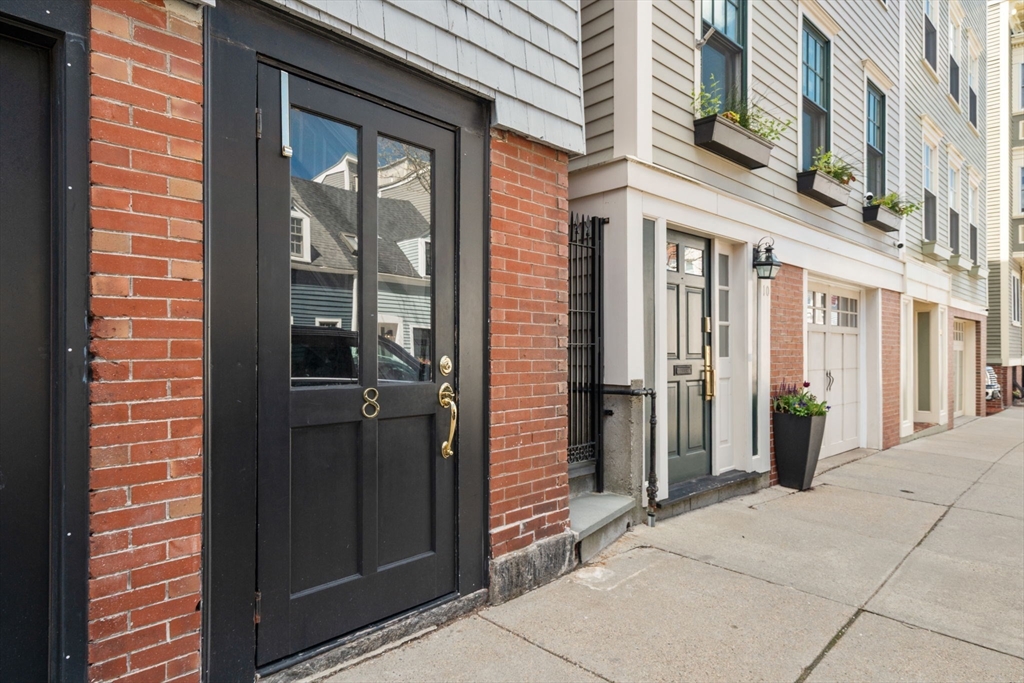 6-8 Bartlett St # 3