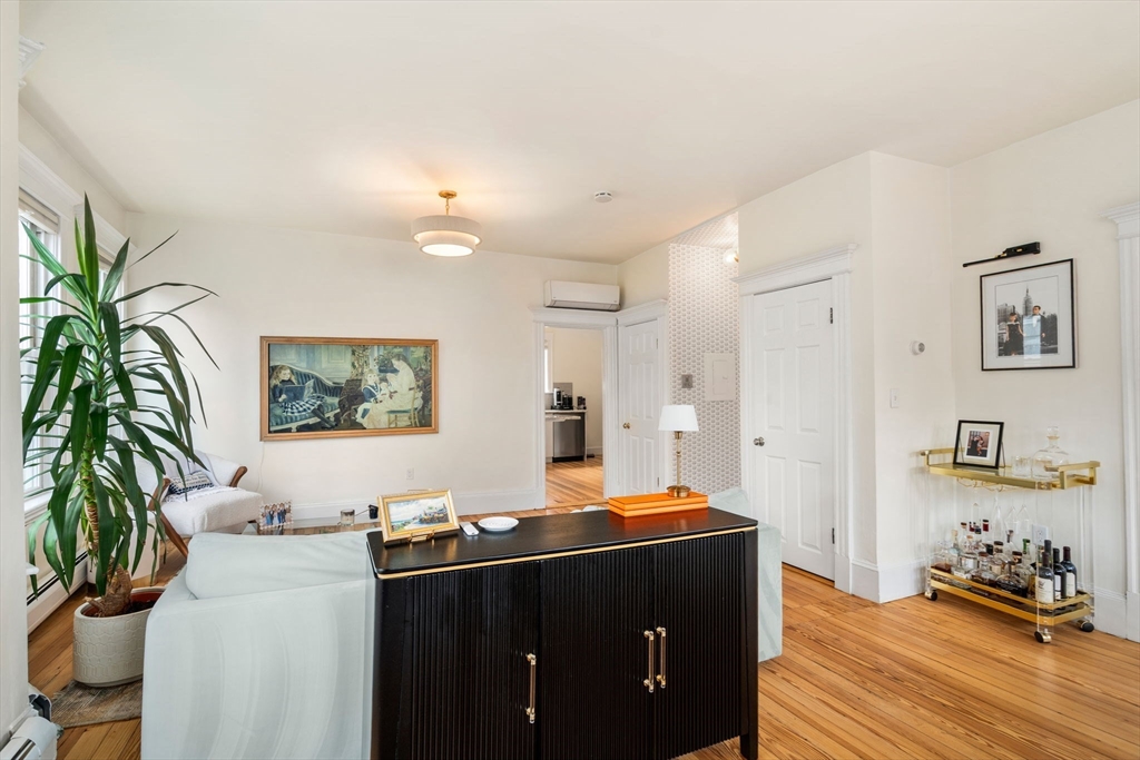 6-8 Bartlett St # 3