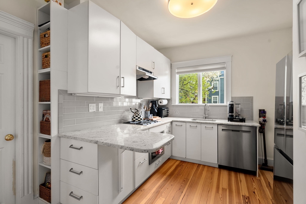 6-8 Bartlett St # 3
