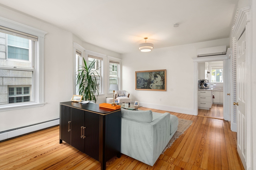 6-8 Bartlett St # 3