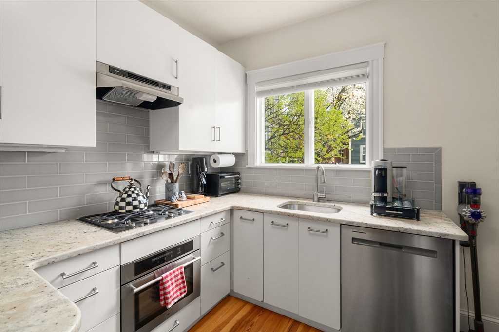 6-8 Bartlett St # 3