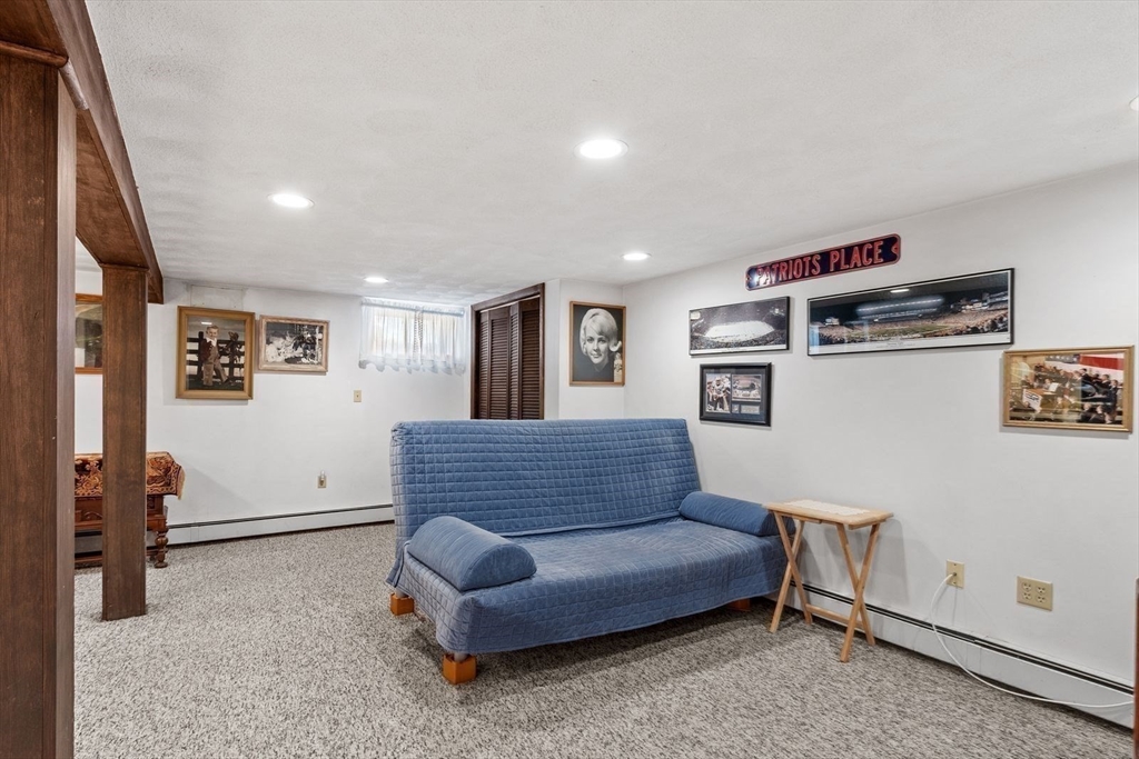 4 Anderson St