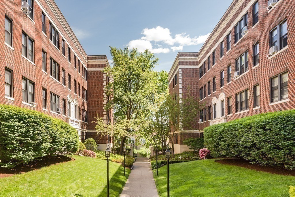 145 Englewood Ave # 33
