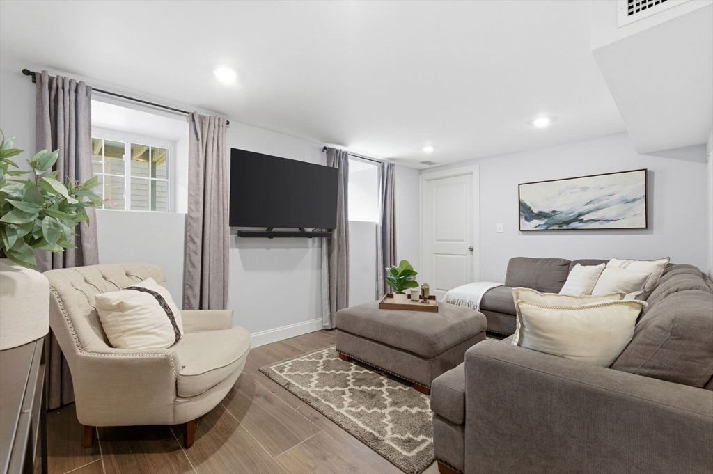 73 Bartlett Rd # 1