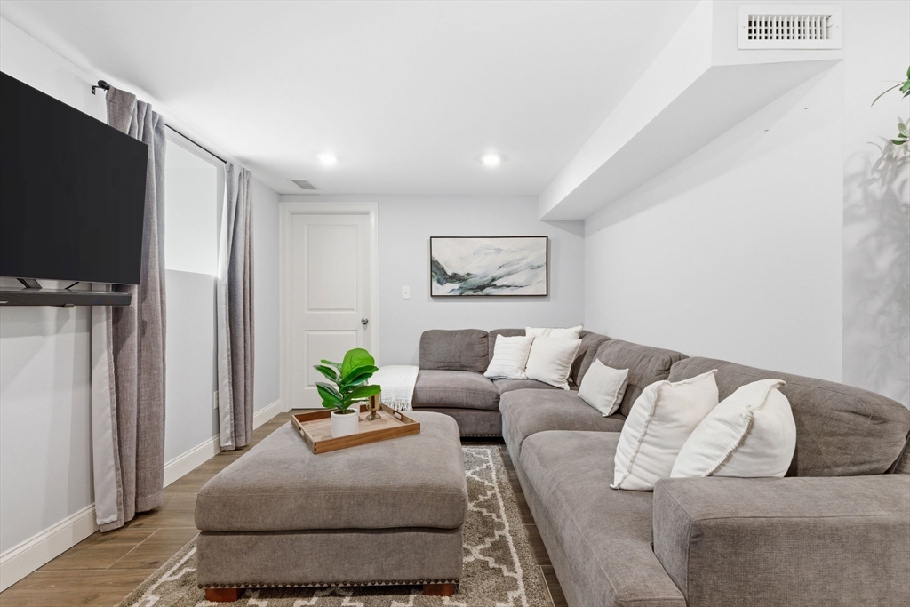 73 Bartlett Rd # 1