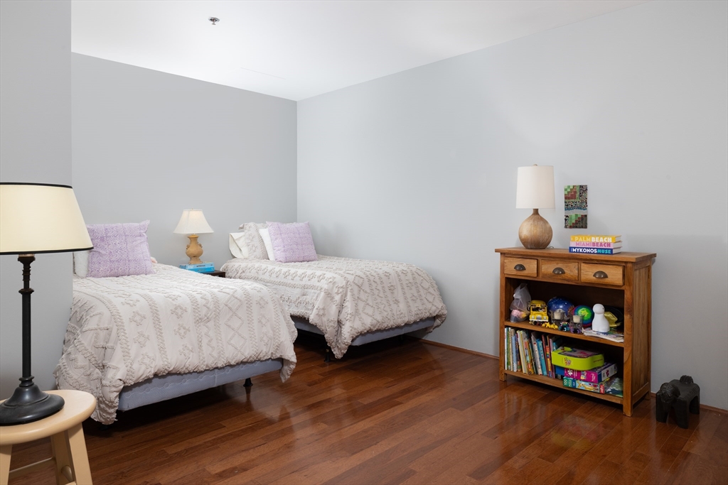 9 W Broadway # 322