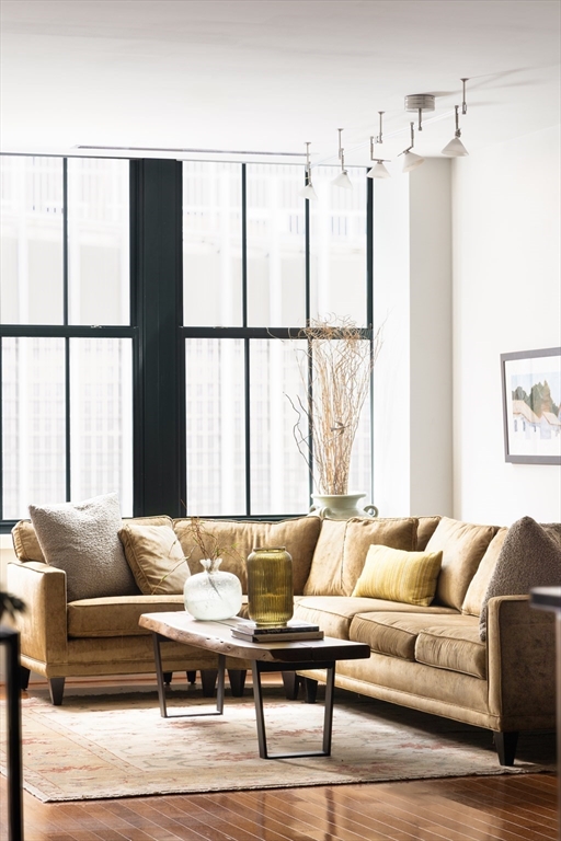 9 W Broadway # 322