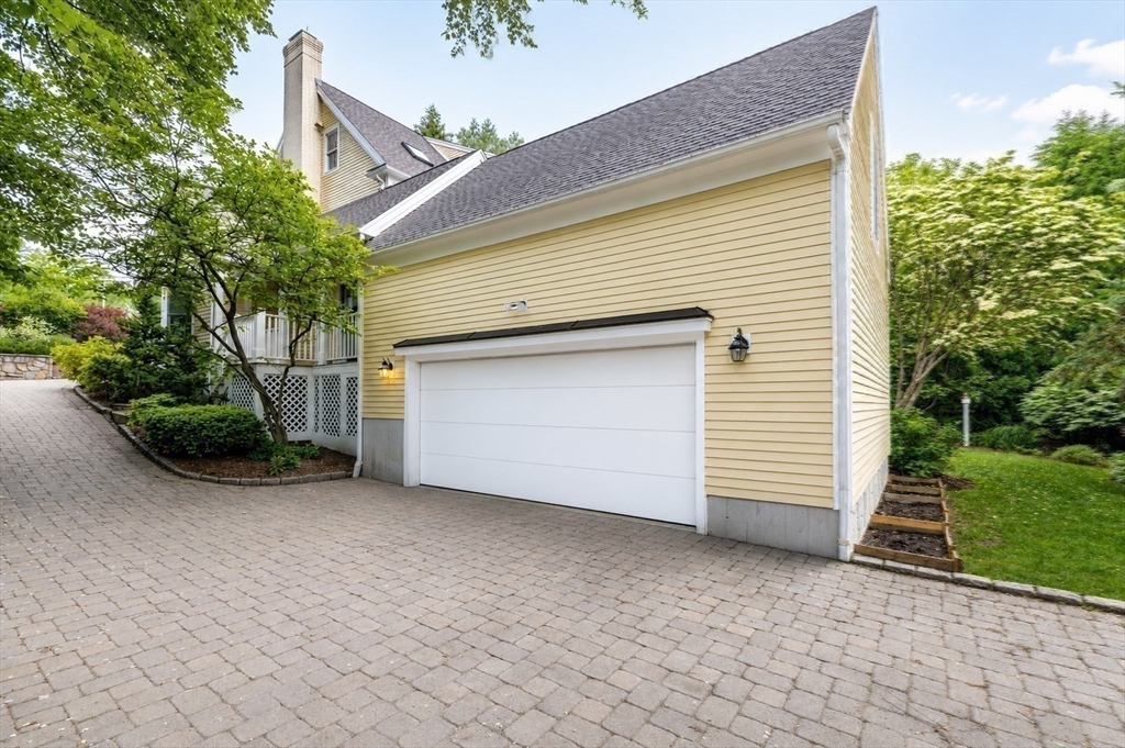 99 Huntington Rd