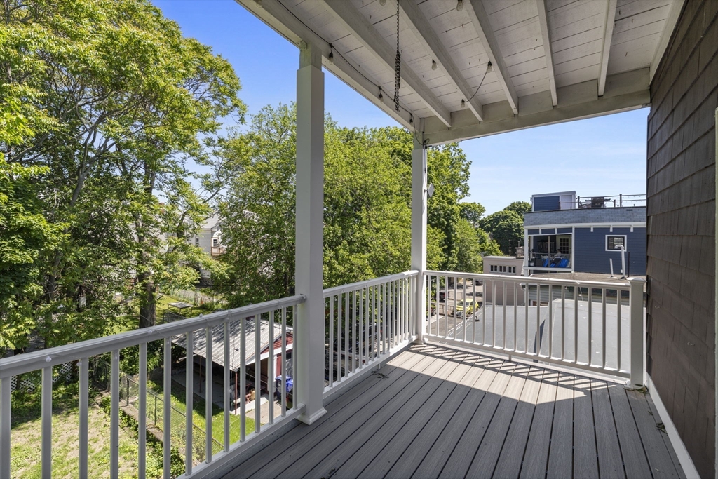 530-532 E Sixth Street # 3