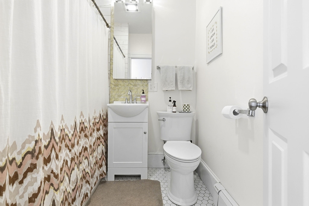 530-532 E Sixth Street # 3