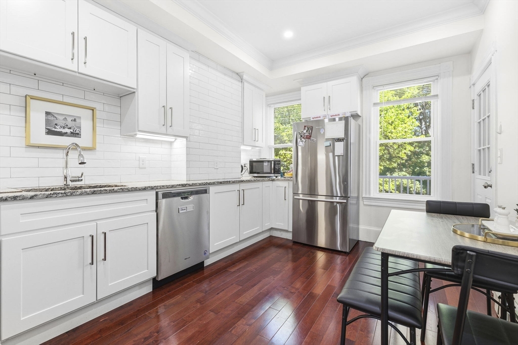 530-532 E Sixth Street # 3