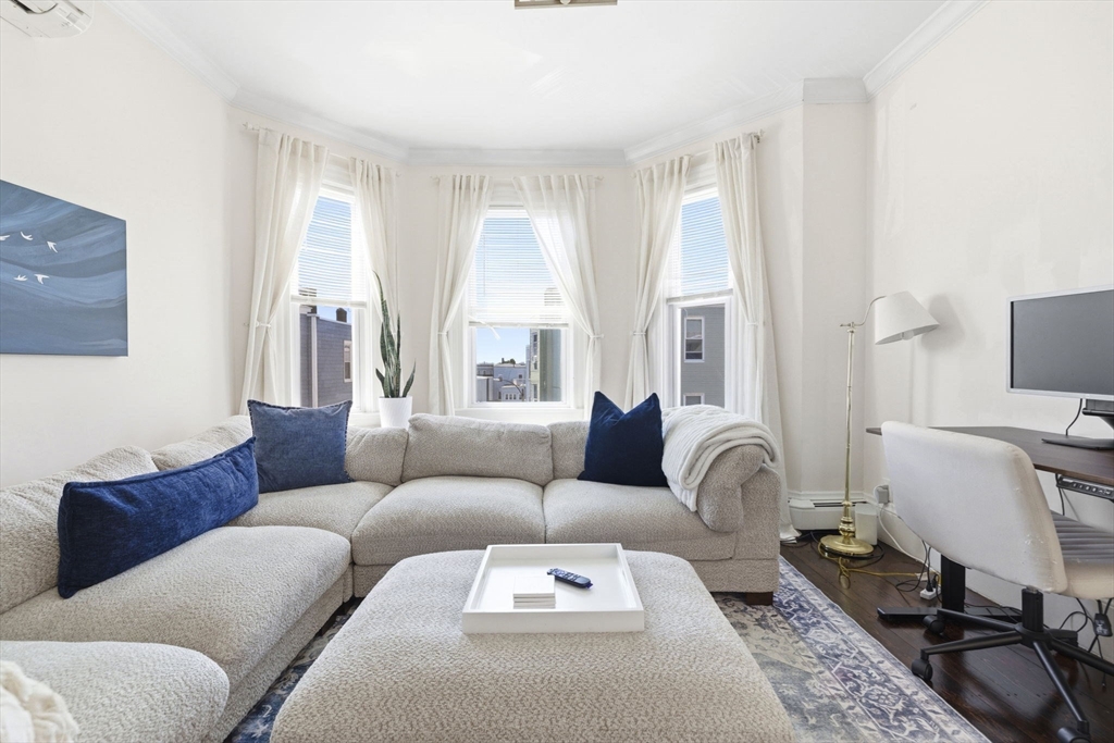 530-532 E Sixth Street # 3