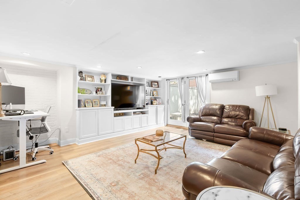 466 Shawmut Ave # 1