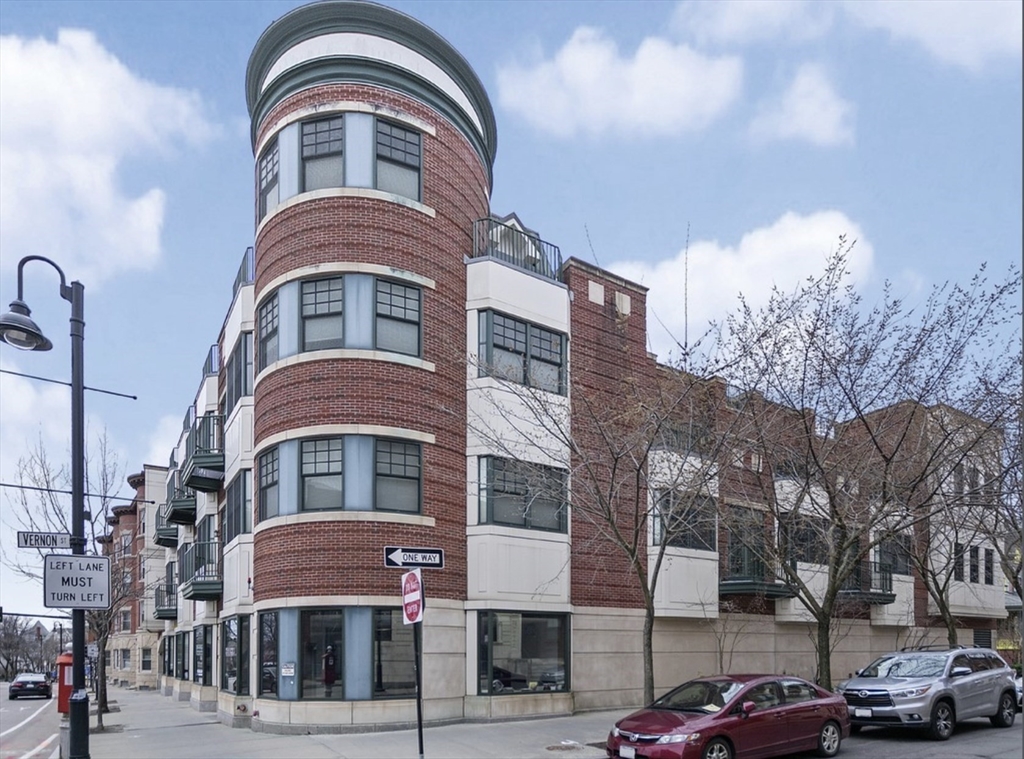 10 Vernon # 305