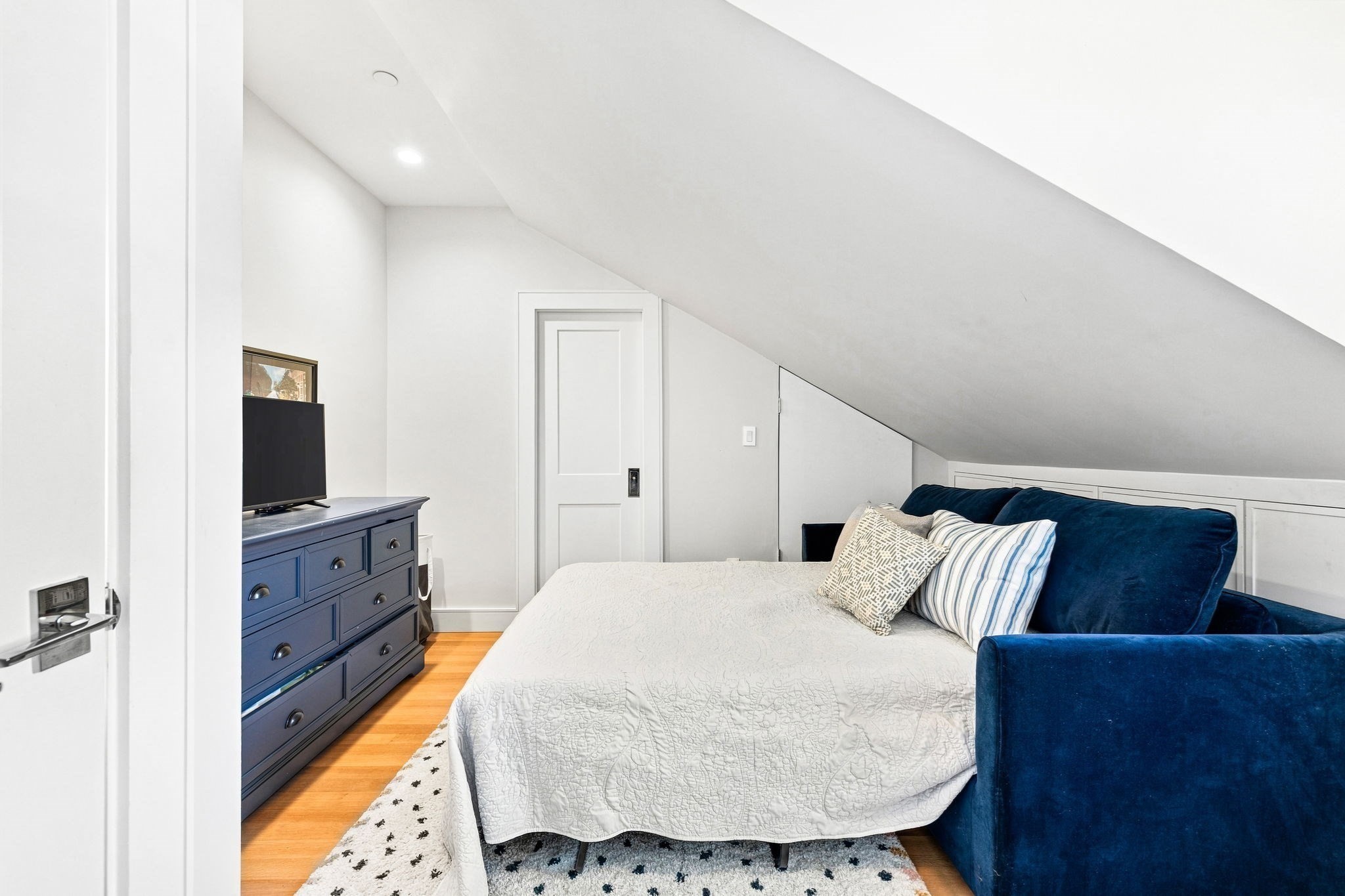 10 Gloucester St # 3