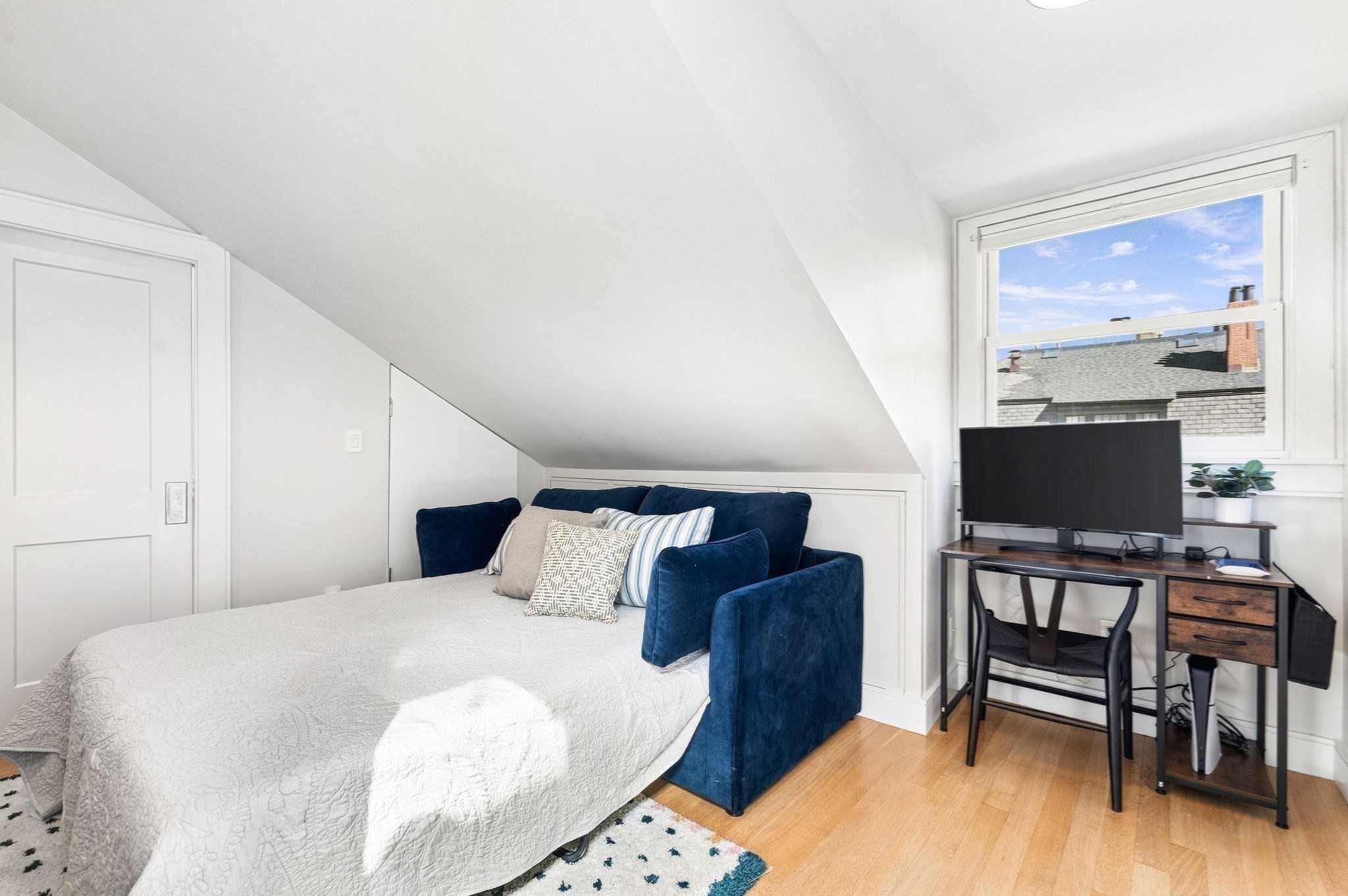 10 Gloucester St # 3