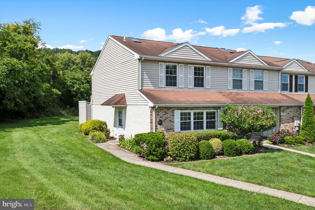 614 Lancaster Ct